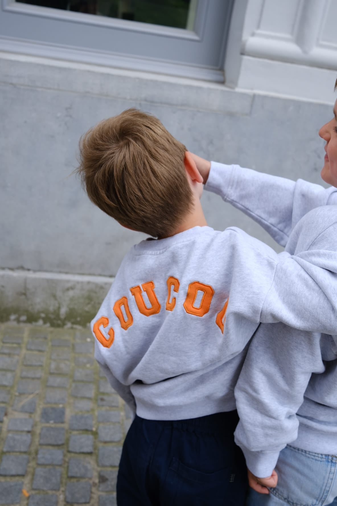 Coucou 6-9 years Joseph kids sweater - Light grey with orange letters