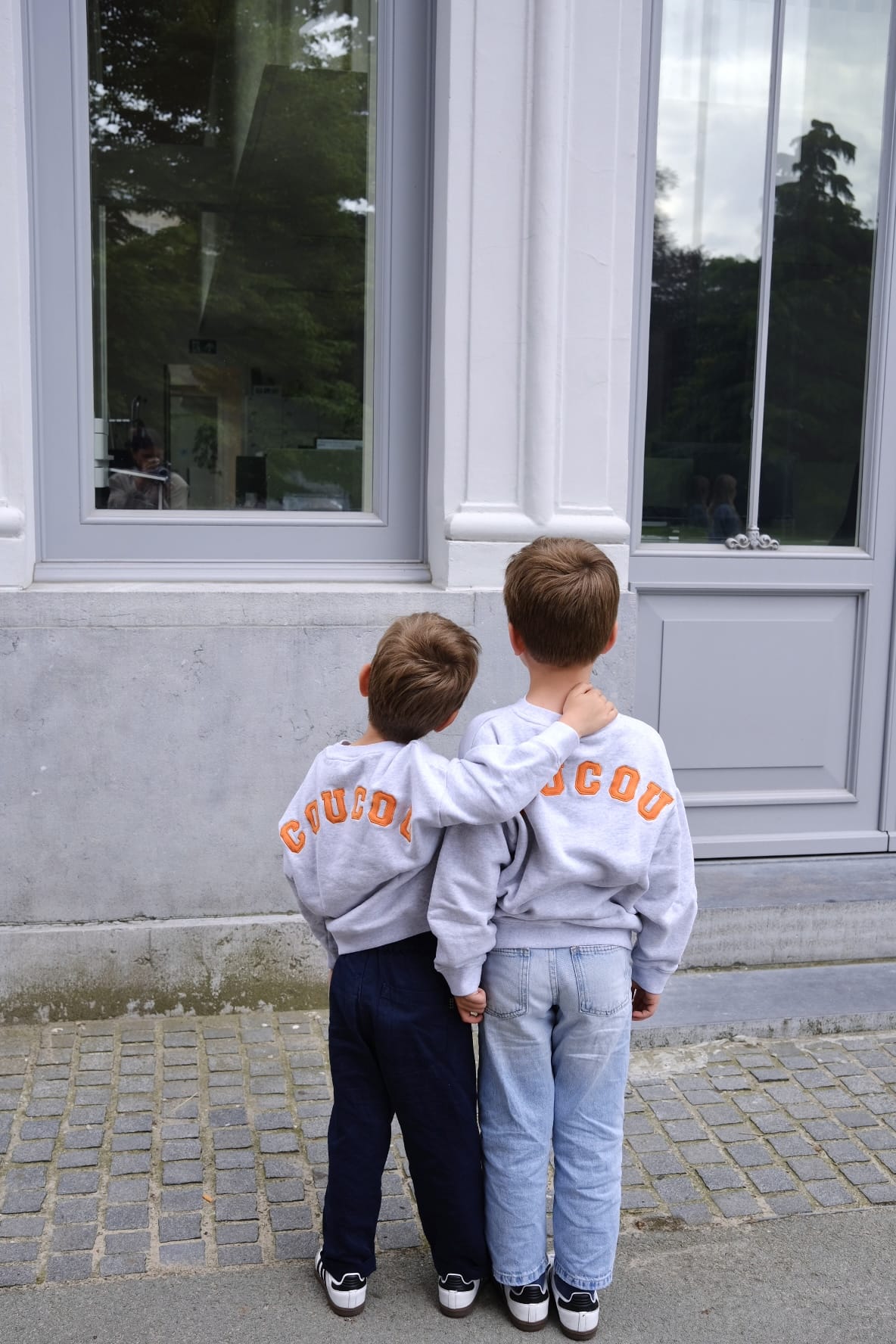 Coucou 6-9 years Joseph kids sweater - Light grey with orange letters