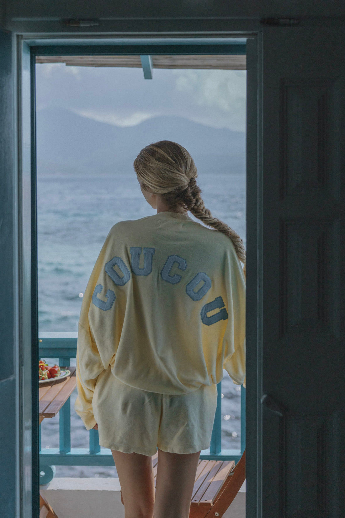 Coucou Jackie short - Butter yellow with light blue logo